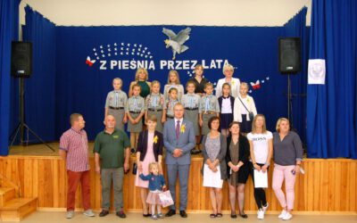 “Z PIEŚNIĄ PRZEZ LATA……”